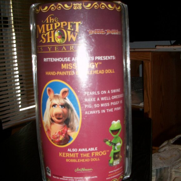 Muppets 25 Year Anniversary Miss Piggy Bobblehead-nNew In Package - Picture 3 of 3